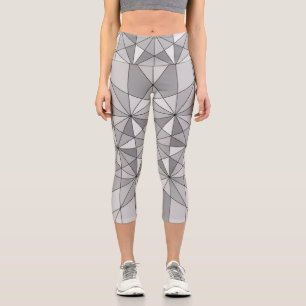 Graues Schwarz-weißes Mosaikdreieck-Retromuster Capri Leggings