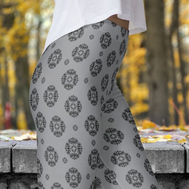 Graues, schwarzes Mandelmuster Leggings (Mandela on Gray)