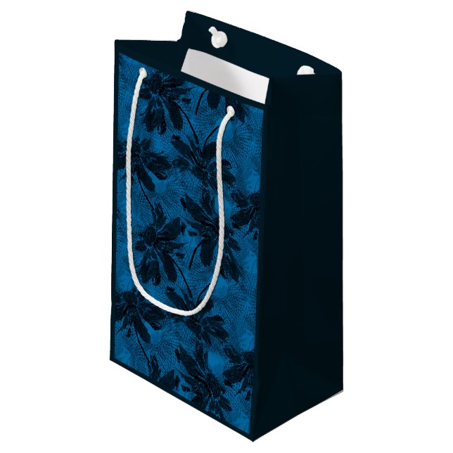 Graues und blaues Blumenmuster. Kleine Geschenktüte (Vorderseite Schrägansicht)