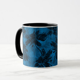 Graues und blaues Blumenmuster. Tasse