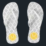 Graues und gelbes marokkanisches Quatrefolienmonog Flip Flops<br><div class="desc">Maßgeschneiderte,  bedruckte Flop-Sandalen mit einem stilvollen marokkanischen Quartrefolienmuster und einem eigenen Monogramm oder einem anderen Text in einem Kreisrahmen. Klicken Sie auf Anpassen,  um Schriftart und Farben zu ändern oder eigene Bilder hinzuzufügen,  um ein einzigartiges Design zu erstellen!</div>