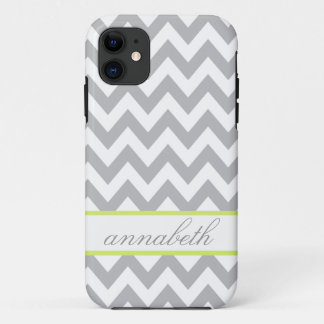 Graues und weißes Zickzack grünes Monogramm Case-Mate iPhone Hülle