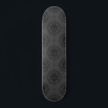 Graues Viktorianisches Gothic-Skull & Monogram-Ele Skateboard<br><div class="desc">Dieses elegante Skateboard mit Viktorianischem Schädelmuster und individuellem Monogramm würde ein wunderbares Geschenk für jemanden machen,  der Gothic-Lieben macht! Fügen Sie einfach den gewünschten Initial hinzu,  indem Sie auf die Option "Personalisieren Sie diese Vorlage" klicken.</div>