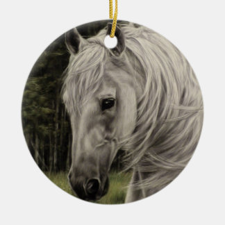 Graues, weißes Pferd auf Wiese Keramik Ornament