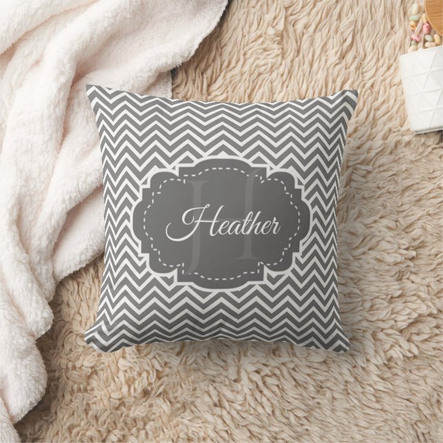 Graues Zickzack Personalisiertes Kissen (Decke)
