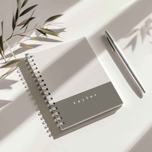 Graufarbblock-Individuelle Name-Notebook Notizblock (Gray color block personalizable notebook.)