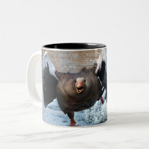 Graugans auf der Chase Zweifarbige Tasse