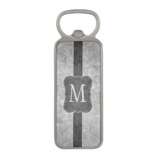 Graugraue Monogramm Magnet Flaschenöffner