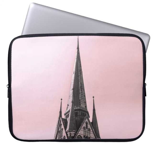 GRAUKONKRETES GEBÄUDE AM TAG LAPTOPSCHUTZHÜLLE (Vorderseite)