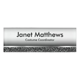 Grauleopard und Silbermetall Namenschild