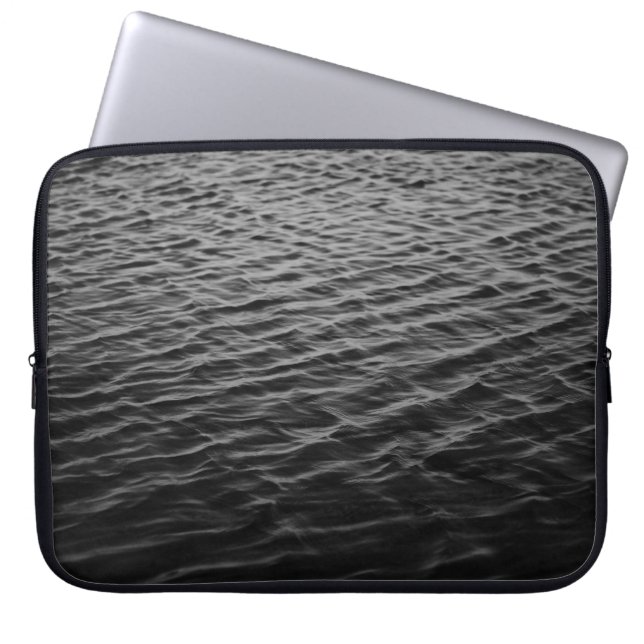 Graustufen-Foto Laptopschutzhülle (Vorderseite)