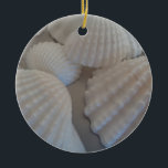 Grauweiß, Muscheln, Sea Muschel Summer Beach Liebe Keramikornament<br><div class="desc">Grauweiß,  Muscheln,  Sea Muschel Summer Beach Liebe</div>