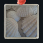 Grauweiß, Muscheln, Sea Muschel Summer Beach Liebe Ornament Aus Metall<br><div class="desc">Grauweiß,  Muscheln,  Sea Muschel Summer Beach Liebe</div>
