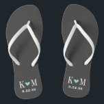 Gray and Aqua Modern Wedding Monogram Flip Flops<br><div class="desc">Maßgeschneiderte gedreht Flop-Sandalen personalisiert mit einem niedlichen Herz und Ihre Monogramm-Initialen und Hochzeitstermin. Klicken Sie auf Anpassen,  um Schriftart und Farben zu ändern oder eigene Bilder hinzuzufügen,  um ein einzigartiges Design zu erstellen!</div>