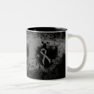 Gray Awareness Ribbon Grunge Herz Zweifarbige Tasse