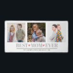 Gray BEST MAMA JE Collage 3 Foto PINK Hearts Schreibtischunterlage<br><div class="desc">Überraschen Sie Ihre Mutter mit dieser sinnvollen Schreibtischmatte!! Diese Tischmatte wurde entworfen, um eine Touch persönlicher Wärme und gepflegter Erinnerungen in Ihren Arbeitsbereich zu bringen und präsentiert drei quadratische Fotos mit dem Zitat "BEST MAMA HEARTS", elegant in einem klassischen Serif-Schriftart in Grau dargestellt. Diese schöne Schreibtischmatte zu vervollständigen ist eine...</div>