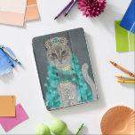 Gray Cat | Mit Glockenportrait verziert iPad Pro Hülle<br><div class="desc">Dieser Ausdruck einer Katze,  gekleidet in einem Federboa,  Schmuck und einem Tiara | Von Fab Funky</div>