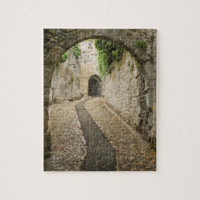 Gray Cobblestone Street, Frankreich (Vertikal)