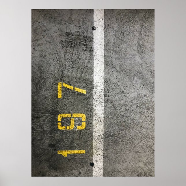 Gray concrete floor with 197 print poster (Vorne)