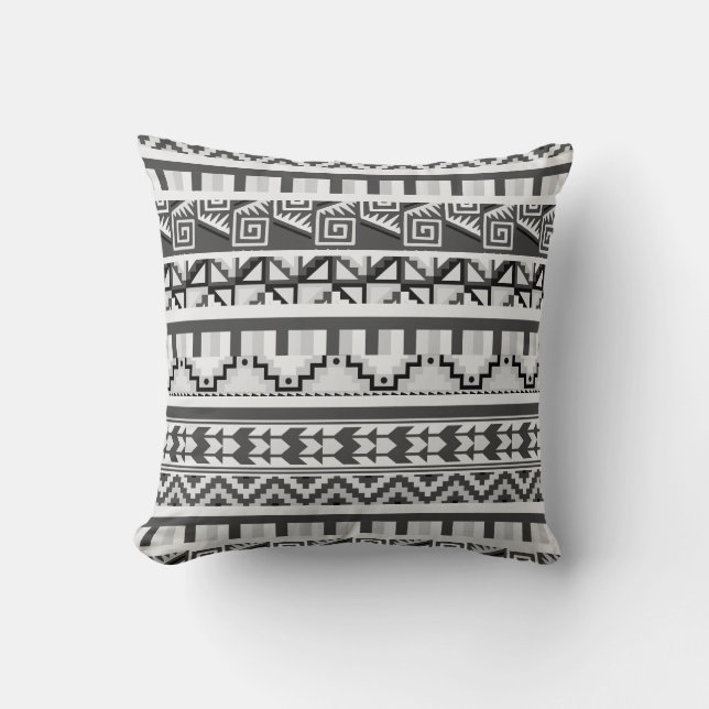 Gray Geometric Abstrakt Aztec Tribal Print Pattern Kissen (Vorderseite)