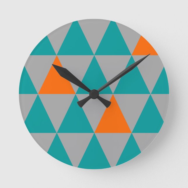 Gray Orange and Teal Triangle Clock Runde Wanduhr (Vorderseite)