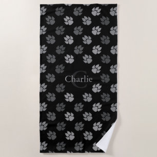 Gray Paw druckt auf schwarz mit Monogramm und Name Strandtuch