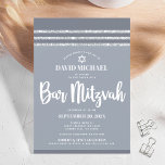Gray Silver Bar Mitzvah Tallit Simple Modern Bold Einladung<br><div class="desc">Seien Sie stolz, freuen Sie sich und präsentieren Sie diesen Meilenstein Ihres Lieblings-Bar Mitzvah! Versenden Sie diese coole, einzigartige, moderne, personalisierte Einladung für eine Veranstaltung, an die Sie sich erinnern können. Fett, weiße Schrift Typografie, Star of David und ein weicher grauer und silberner Glitzer gestreift tallit inspirierte Grafik-Overlay ein einfaches,...</div>