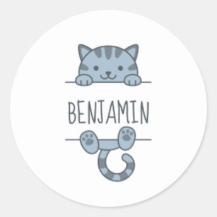 Gray Tabby Cat Peeking hinter Individuelle Name Runder Aufkleber