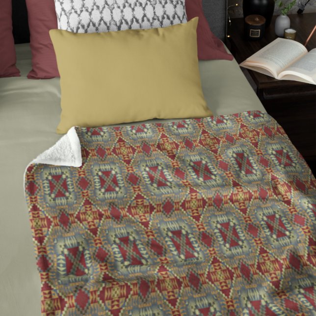 Gray Tan Brown Ochre Ivory Red Tribal Art Muster Fleecedecke (Von Creator hochgeladen)