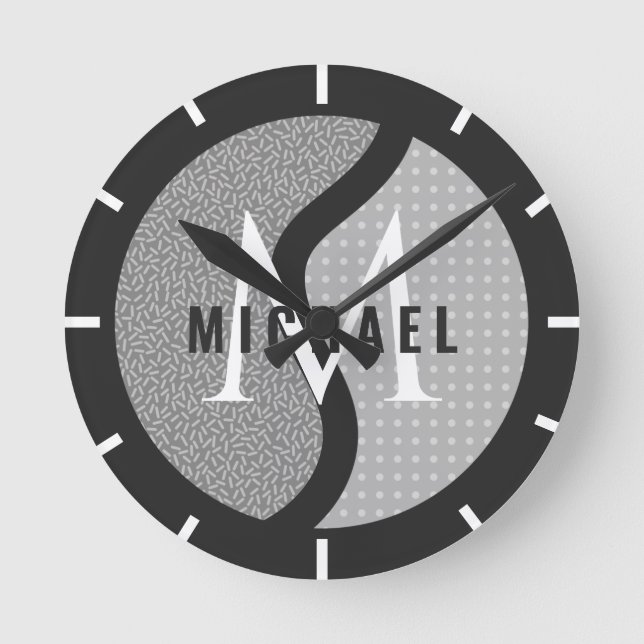 Gray Tennis Ball Initial & Name Boys Bedroom Black Runde Wanduhr (Vorderseite)