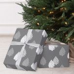 Gray White Christmas Tree Muster Geschenkpapier<br><div class="desc">Diese einfache Weihnachtsbaumstruktur Wickelpapierrolle zeichnet sich durch ein modernes grau-weiß Design aus. Ein einzigartiger Weg,  um Ihren Urlaub abzuschließen,  präsentiert diese festliche Saison. Sie können die Hintergrundfarbe in eine beliebige Farbe Ihrer Wahl ändern.</div>