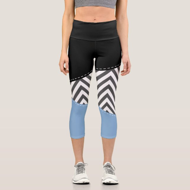 Gray Zigzag, grau Zickzack, Zigzag Muster, blau Capri Leggings (Vorderseite)