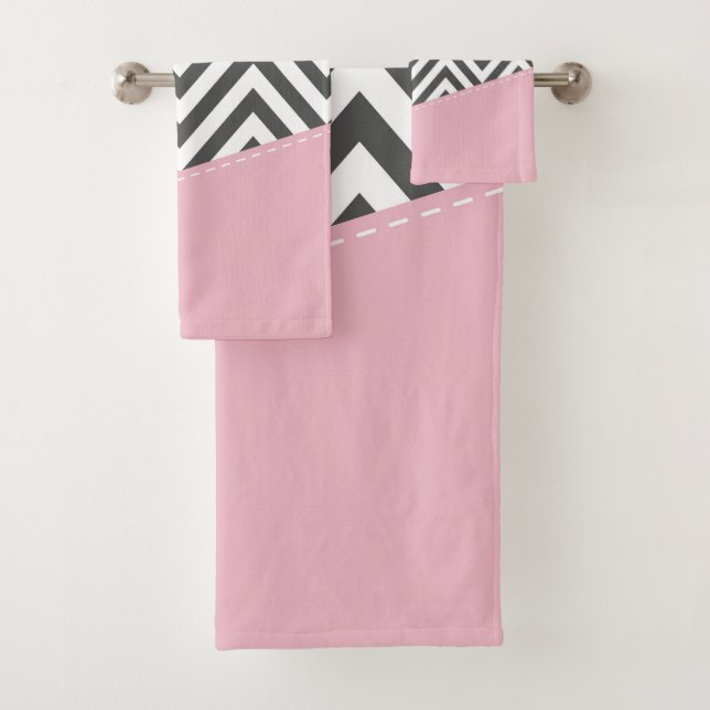 Gray Zigzag, Gray Chevron, Zigzag Pattern, Pink Badhandtuch Set (Insitu)