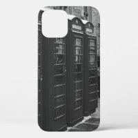 GRAYSCALE-FOTO VON VIER TELEFONBOOTEN