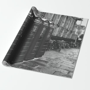 GRAYSCALE-FOTO VON VIER TELEFONBOOTEN GESCHENKPAPIER
