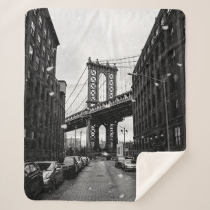 GRAYSCALE FOTOGRAFIE DER BROOKLYN-BRÜCKE SHERPADECKE