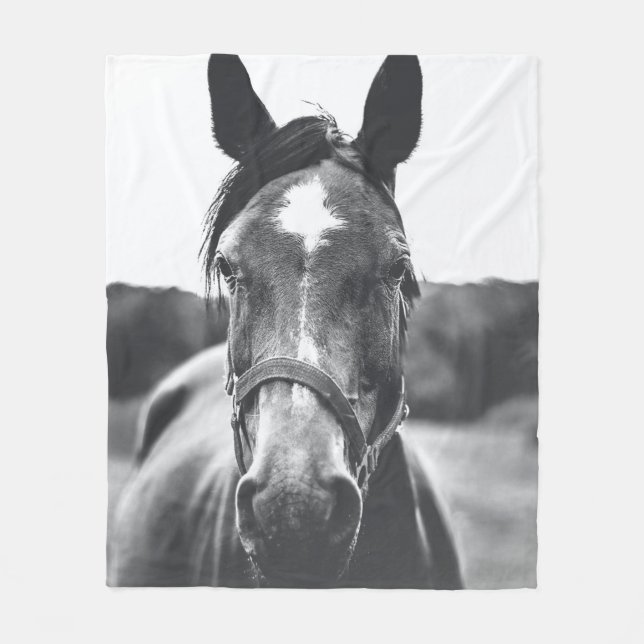 GRAYSCALE FOTOGRAFIE DER PFERDE FLEECEDECKE (Vorderseite)