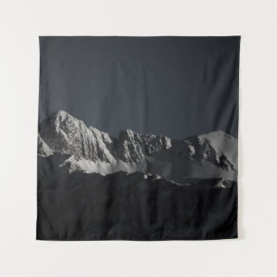 GRAYSCALE FOTOGRAFIE DES SCHNEEBERGS WANDTEPPICH
