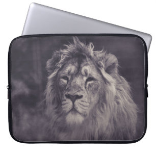 GRAYSCALE FOTOGRAFIE VON LION LAPTOPSCHUTZHÜLLE