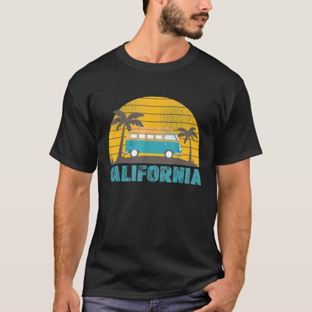 Great California Retro Surf Van Coast Driving Fami T-Shirt (Vorderseite)