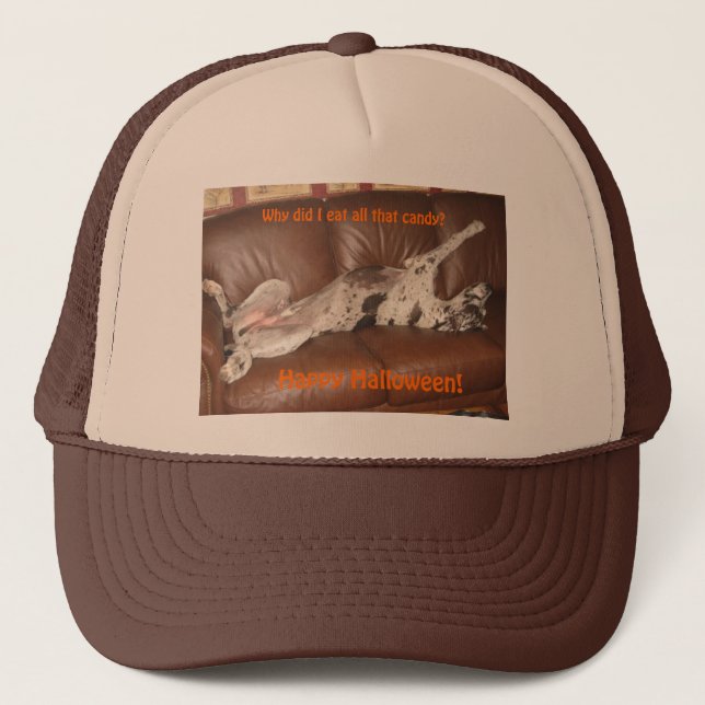 Great Dane Ate zu viel Halloween Candy Hat Truckerkappe (Vorderseite)