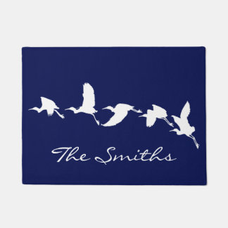 Great Egrets in Flight (Choose background color) Fußmatte