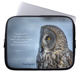 Great Gray Owl Raptor Wildlife Foto und Gedicht Laptopschutzhülle