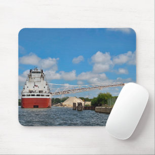 Great Lakes Frachter entlädt Stein Mousepad