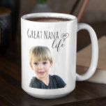 Great Nana Life Customization Foto Kaffeetasse<br><div class="desc">Dieses Design wurde mithilfe von digitaler Kunst erstellt und kann in dem Bereich personalisiert sein, der zur Verfügung gestellt wird, oder indem Sie den Klick wählen, um weitere Optionen anzupassen und den Namen, die Initialen oder die Wörter zu ändern. Sie können auch die Textfarbe und den Textstil ändern oder den...</div>