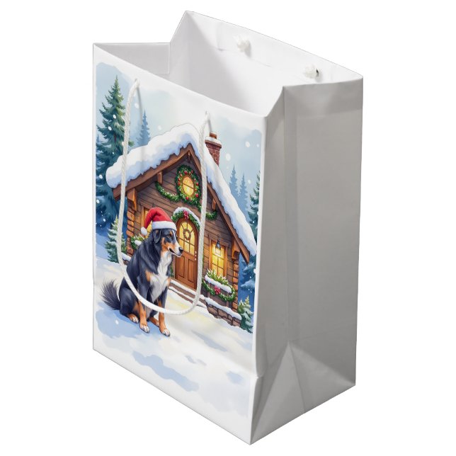 Greater Swiss Mountain Dog Snowy Cabin Santa Hat Mittlere Geschenktüte (Vorderseite Schrägansicht)