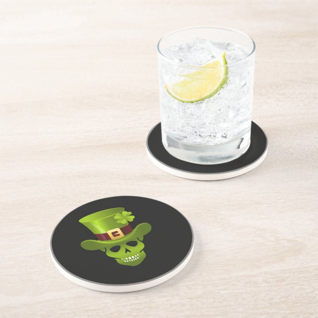 Green 4 Leaf Kleeblatt Skull und Grüner Hut Getränkeuntersetzer (Seite)