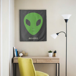 Green Alien Tapestry Wandteppich