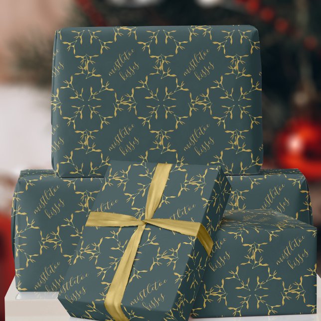 Green and Gold Mistletoe Christmas Wrapping Paper Geschenkpapier (Mistletoe kisses wrapping paper in festive green)