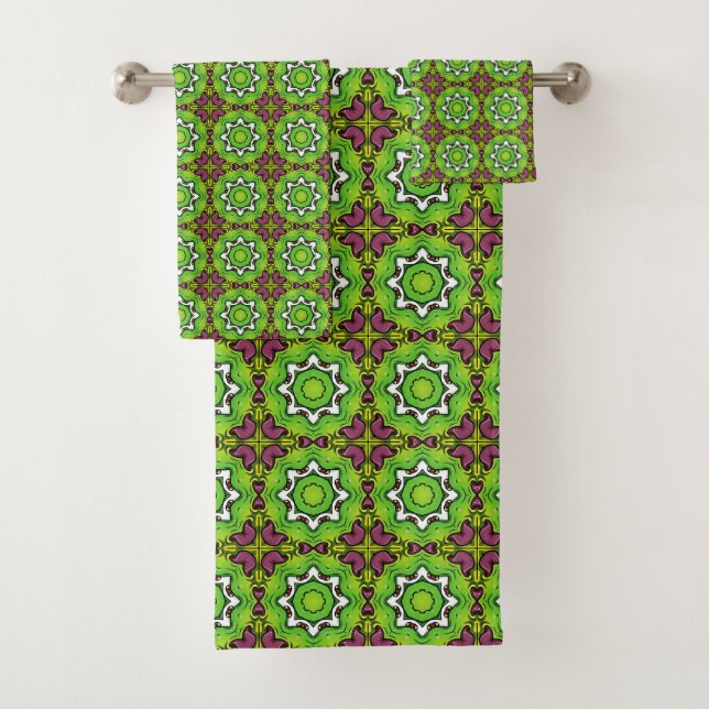 Green and purple geometric mandala pattern badhandtuch set (Insitu)